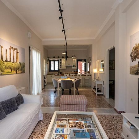 Angelinas Quarters - Kalamata Mediterranean Villas Luaran gambar
